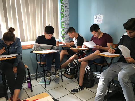 American English School GDL