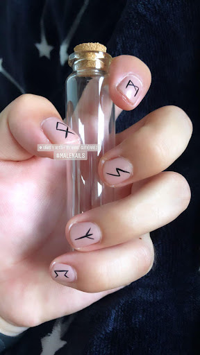 Uñas y algo + by Annie Gutiérrez